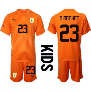 Uruguay Sergio Rochet #23 Målmand Replika Babytøj Udebanesæt Børn VM 2022 Kortærmet (+ Korte bukser)